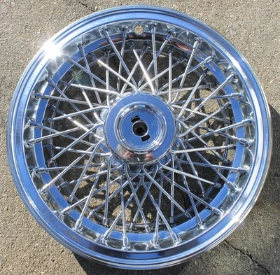 (1) 1982 1983 1984 1985 1986 Pontiac Parisienne 15" Wire Spoke Hubcap 10037045 - Image 1 of 4