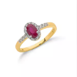 Anillo ovalado con racimo de diamantes y rubíes de oro amarillo de 9 quilates, tamaños J a Q (0046) - Imagen 1 de 1
