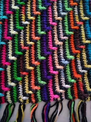 Hecho a mano AFGANO VINTAGE ZIG ZAG CROCHET 46 x 69 chatarra flecos manta grande tiro Foto 1 de 4