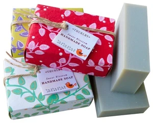 Thurlby Handmade Luxurious Herbal Soap Sweet Blossom Red Green Cream Regular - Picture 1 of 2
