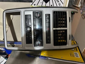 09-10 DODGE JOURNEY OEM HEATER AC A/C CLIMATE CONTROL w/ VENT & BEZEL 55111894ae - Picture 1 of 4