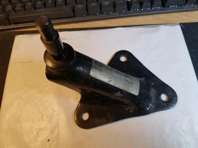 Soporte de montaje de amortiguador superior trasero Ranger 1983-92 OEM Ford E3TZ-18169-A Foto 1 de 4