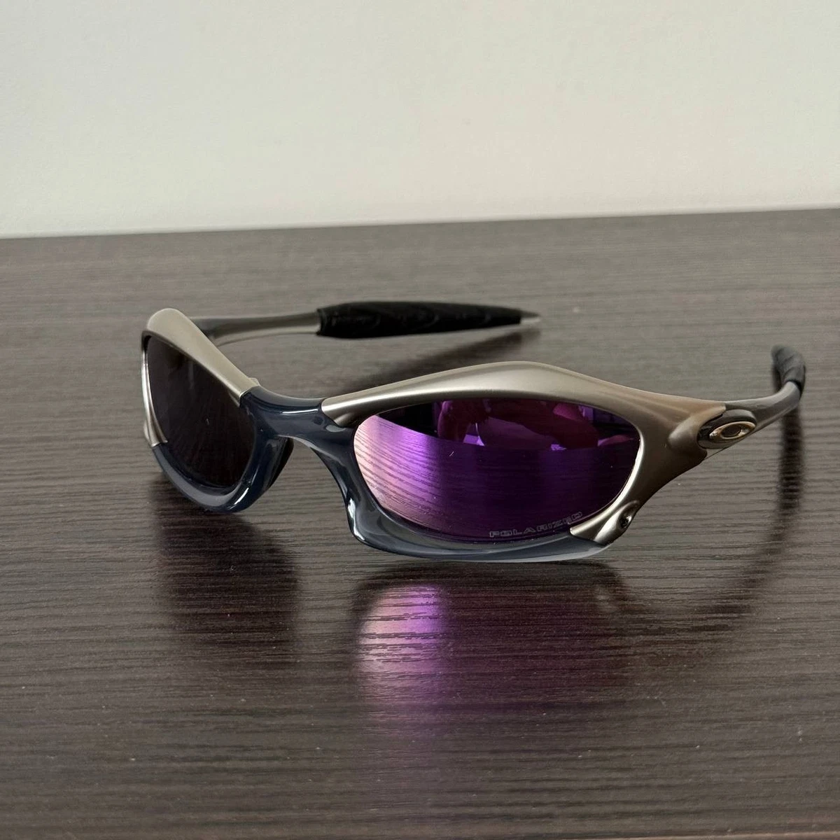 Preços baixos em Óculos de Sol Oakley Emenda | eBay