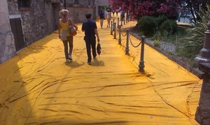 Christo Floating Piers Originale Grande Tessuto 87,5 x 15 cm Rarità Giallo/Arancione - Foto 1 di 12