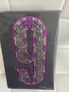 INSIDE NO 9 THE SCRIPTS - COLLECTOR'S EDITION SERIES 4-6 NEW & SEALED - SIGNED ! - Foto 1 di 10