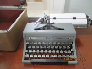 Máquina de escribir manual portátil Royal Quiet DeLuxe vintage años 40-50 + estuche - Imagen 1 de 14