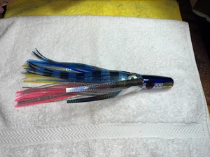Señuelo Marlin/Atún (9" Jet) Azul, Ojos Rojos, Papel de Texto Nariz Roma - Imagen 1 de 2