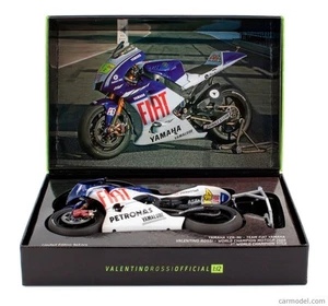Minichamps 1:12 YAMAHA YZR-M1 VALENTINO ROSSI WORLD CHAMPION 2009 DIRTY VERSION - Foto 1 di 4