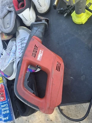 Sierra recíproca inalámbrica Hilti WSR900-PE velocidad variable Foto 1 de 2