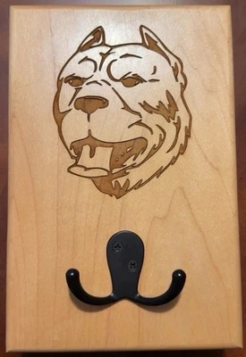 Soporte de correa de perro grabado con láser de madera montaje en pared Pitbull 6”x 9” hecho en EE. UU. Foto 1 de 4