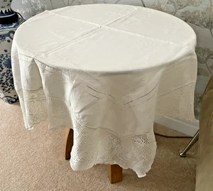 VICTORIAN WHITE LINEN SQUARE TABLECLOTH~38" x 38" HAND CROCHET LACE FLORAL - Picture 1 of 3