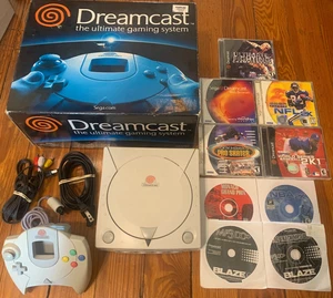 Consola Sega Dreamcast HKT-3020 con caja, controlador, cables y paquete de juegos - Imagen 1 de 14