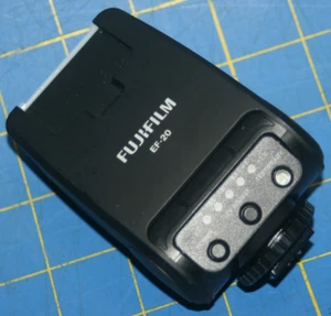 Fujifilm EF-20 Clip-On Flash - Picture 1 of 12