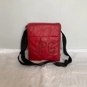 Bolso Bandolera JPG Jean Paul Gaultier Rojo Logo Tachonado Cuero Suave - Imagen 1 de 12