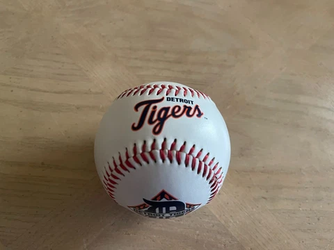 OLDER DETROIT TIGERS FOTO COLLECTORS NEW SNOW WHITE BALL Cover