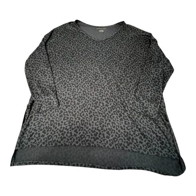 American Eagle XL/TG/EXG Gray Leopard Print 3/4 Sleeve V Neck Top Blouse - Image 1 of 4