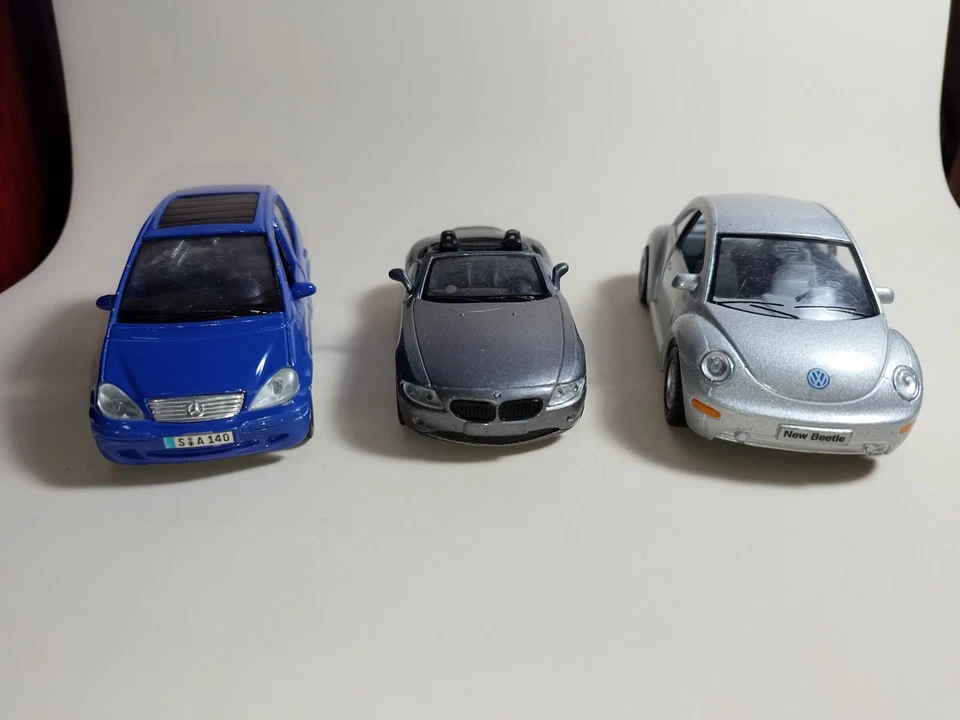 Lotto 3 Modellini Mercedes Classe A BMW Z4 Volkswagen New Beettle 1/36  Vedi Fot - Immagine 1 di 4