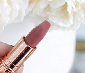 Charlotte Tilbury The Super Nudes Luminous Modern Matte color SUPERMODEL - Picture 1 of 1