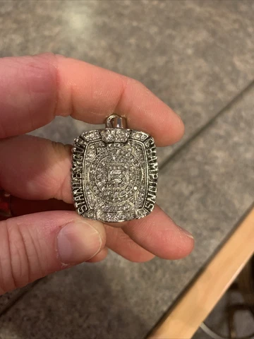 USA Boston Bruins 2011 Championship Ring Inspired Pendant Necklace Cover