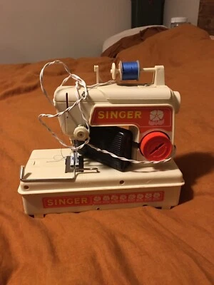 máquina de coser de punto de bloqueo cantante Foto 1 de 4