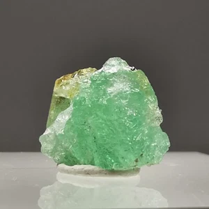 Esmeralda de 2,765 quilates / Muzo, Colombia / Espécimen de piedras preciosas de cristal en bruto - Imagen 1 de 14