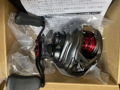 Daiwa Baitcast Reel 20 Alphas AIR TW 8.6R Right 8.6:1 Fishing Reel IN BOX - Image 1 of 4