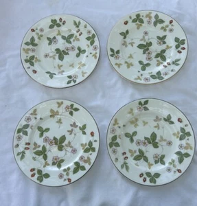 Set of 4 Wedgwood Wild Strawberry Bread Plates, 6 inches, Made in England - Picture 1 of 5