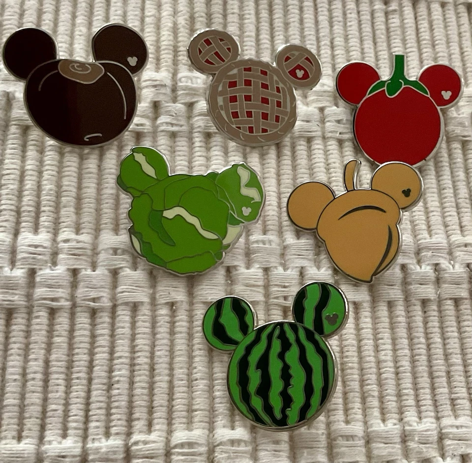 Disney MICKEY Icon 2009 Hidden Mickey/Cast Lanyard - Image 1 of 1