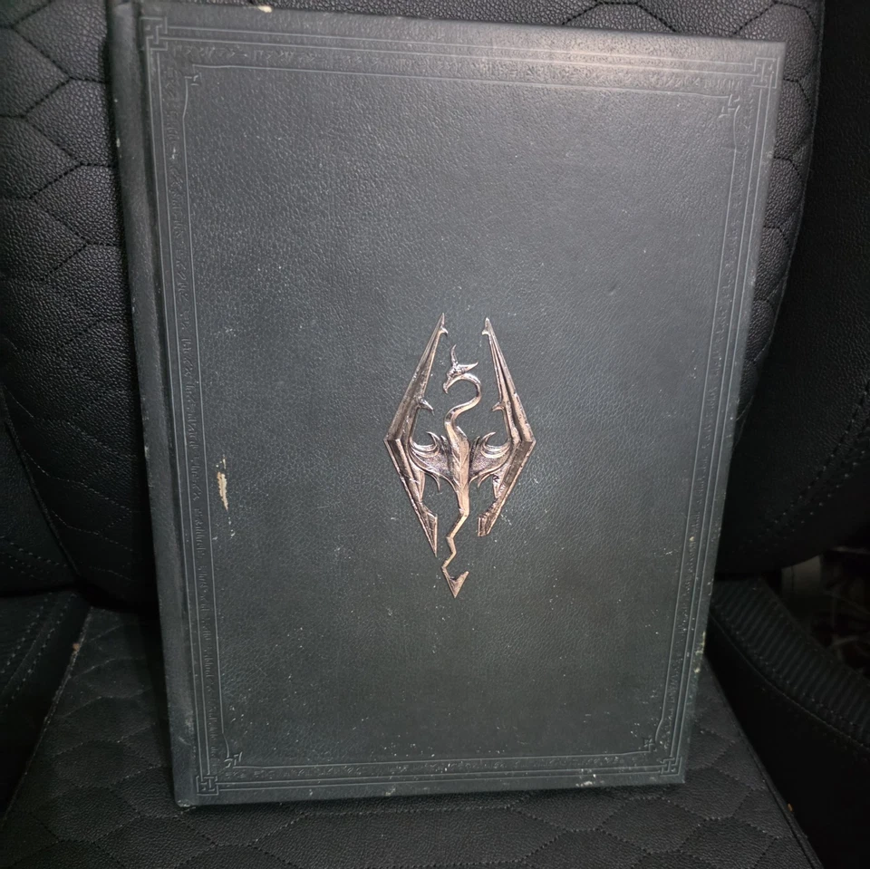 The Elder Scrolls V: Skyrim Collector’s Edition Hardcover Artbook 2011 Original - Bild 1 von 4
