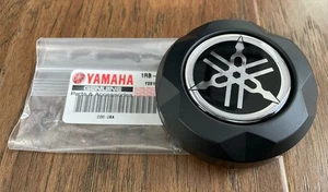 YAMAHA GRIZZLY, RHINO, KODIAK 700 EDICIÓN ESPECIAL, TAPA CENTRAL RUEDA NEGRO OEM - Imagen 1 de 3