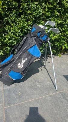 JUNIOR/KIDS MATCHING CONFIDENCE GOLF SET & STAND GOLF BAG, 5-8 Yrs. see photos  - Image 1 of 4