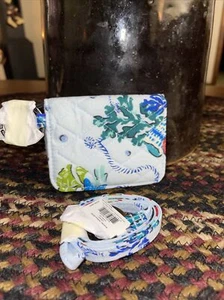 NEU MIT ETIKETT Vera Bradley ANKER WIEGEN Campus Doppel Ausweis Druckknopfverschluss & Schlüsselband Set - Bild 1 von 3