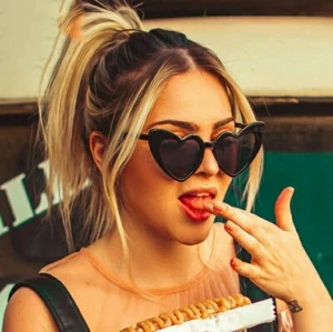 Black Trimmed Cute Sexy Heart Cat Eye Fashion Accessory Sunglasses Retro Trend - Picture 1 of 7