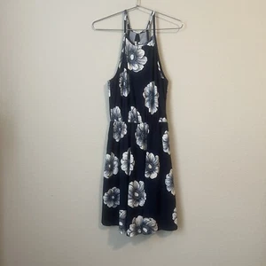 Everly dress Size Small Blue And White Floral Adjustable Spaghetti Strap - Picture 1 of 11