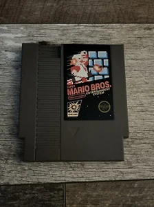Super Mario Bros. Nintendo Entertainment System 1985 NES Cartridge Game 5 Screw - Picture 1 of 2