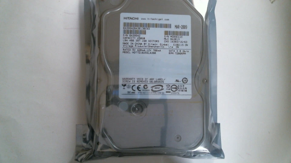 250 GB SATA Hitachi HDT721025SLA380 7200 RPM 3.5 " New - Image 1 of 1