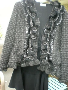 DAMEN NEIMAN MARCUS BOUCLE JACKE BLAZER & ROCK ANZUG RÜSCHEN CARDIGAN OBERTEIL GR. M - Bild 1 von 12