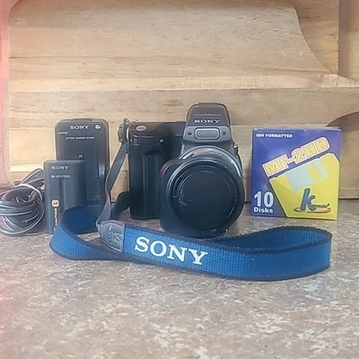 Sony Mavica MVC-FD95 2.1MP Digital Camera - Black & Metallic Gray Tested - Image 1 of 4