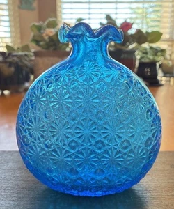 Vintage Blue Glass Vase Daisy and Button Clevenger Glass - Picture 1 of 9