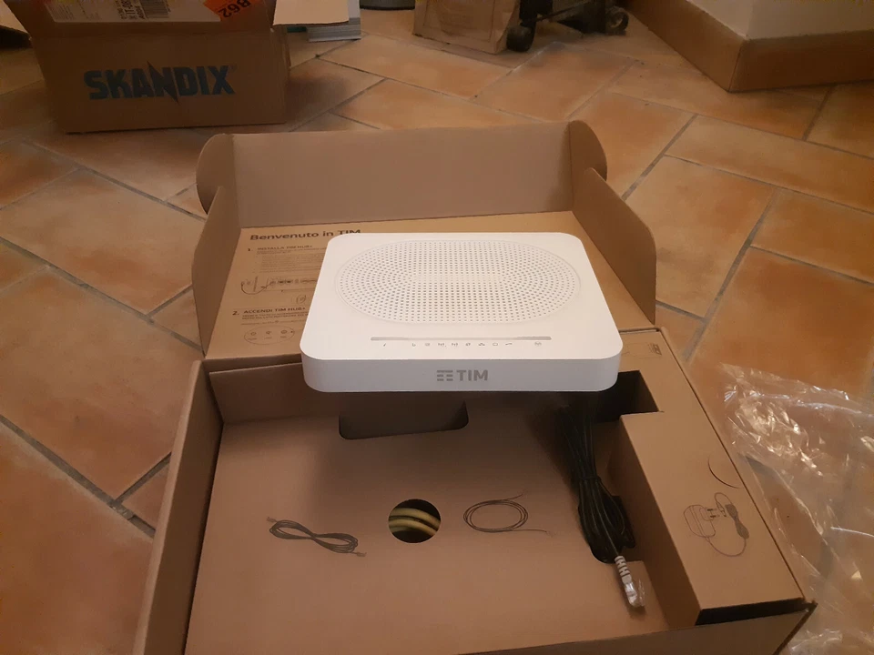 SMART MODEM ROUTER WIFI ADSL FIBRA TIM TG789VAC TELECOM FIBRA - Immagine 1 di 1