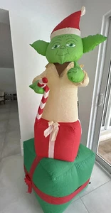 CHRISTMAS STAR WARS DISNEY YODA WITH PRESENT LED INFLATABLE 6 FOOT TALL GEMMY - Picture 1 of 15