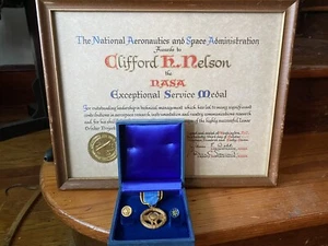 1967 NASA Exceptional Service Medal Certificate NASA Scientist Lunar Orbiter - Picture 1 of 9