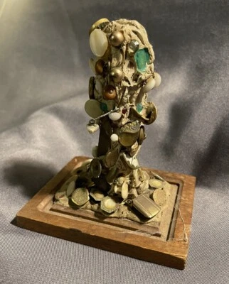 Antigua escultura de botón estilo jarra de memoria de arte popular Foto 1 de 4