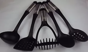Set di Utensili da Cucina, 5 Pezzi Utensili in Nylon, Spatola, 2 Cucchiai, Schiacciatore, Mestolo - Foto 1 di 12