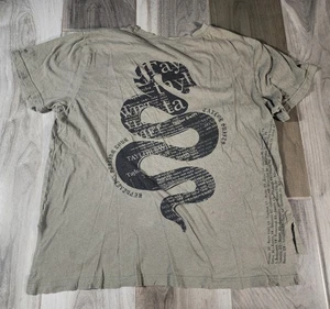 Camiseta Taylor Swift Reputation Stadium Tour Serpiente Bolsillo Verde Talla Pequeña - Imagen 1 de 12