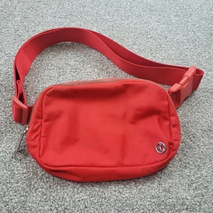 Lululemon Everywhere Gürteltasche Rot Umhängetasche Bauchtasche - Bild 1 von 12