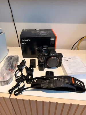 Sony Alpha 7 M3 + Sony Ladegerät und 3 Akkus - Zubehörpaket - Bild 1 von 4