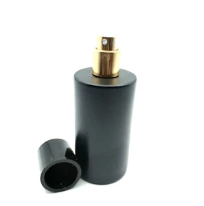 50 ml Jet Schwarz Matt Runde Flasche mit Goldpumpe - Bild 1 von 2
