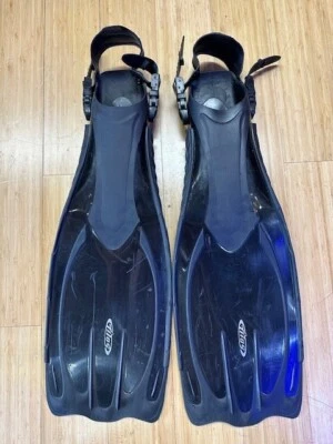 Aleta de buceo Tilos con bolsa de malla de viaje mediana/grande - negra usada Foto 1 de 3