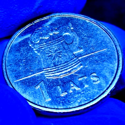 Latvia 2011 - Coin 1 Lats - aUNC - Latvijas Repubika - Big 2L Bear Cup - Image 1 of 2